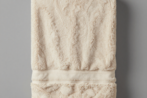 Which is better: a 10-piece two-sided cotton set or the Arista embroidered velvet bathrobe towel?